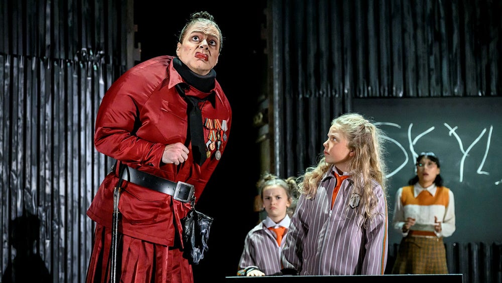 I ”Matilda the musical” ger barnen vuxenförtrycket på käften