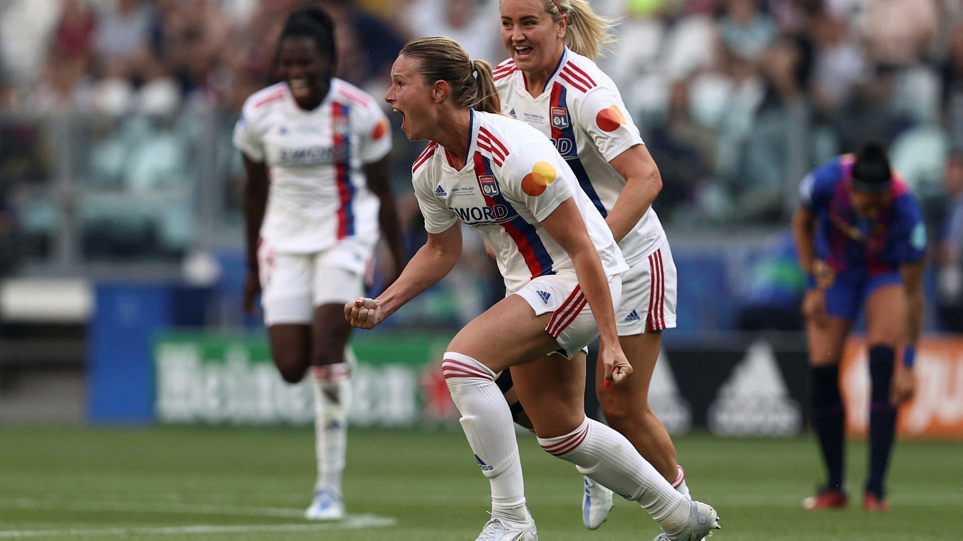 Amandine Henry är en av de stjärnor som hamnat i frysboxen i franska landslaget. Här firar hon sitt öppningsmål i Champions League-finalen för en dryg månad sen.