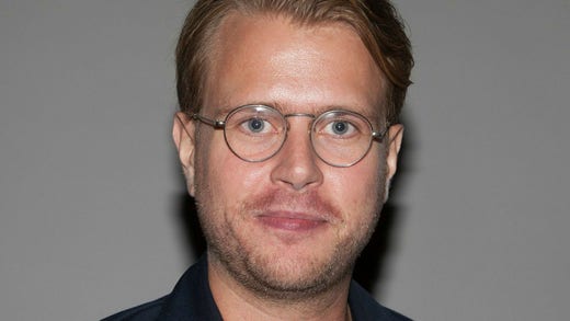 Nils Bergman fick kritik av anhöriga efter att han publicerat känsliga vittnesmål i ”Rättegångspodden”.
