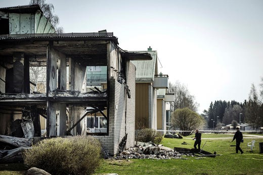 Magnus Fennhagen loves to cook.  On the lower floor to the left, the remains of a freezer can be seen.  There he kept food boxes that he always packed with him when he went to work in Gällivare.