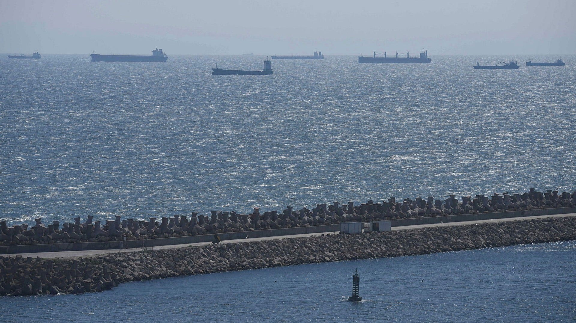 Frakttrafiken på Svarta havet har försvårats under det senaste året av krig i Ukraina.