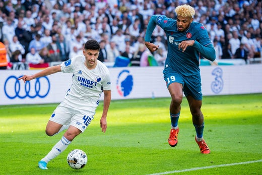 I torsdags slog Roony Bardghji (till vänster) Alexander Isaks notering och blev den yngste spelaren någonsin i Sveriges U21-landslag, 16 år och 199 dagar gammal.