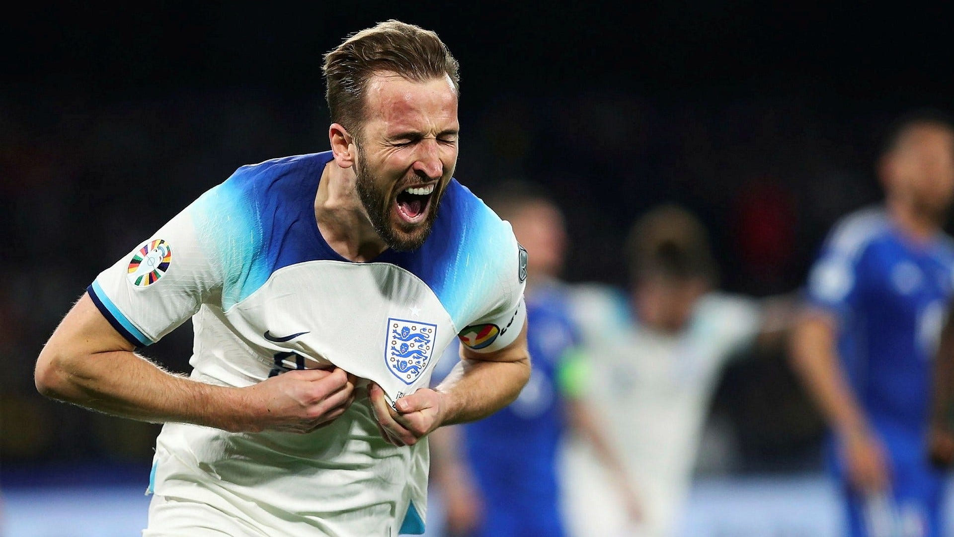 Harry Kane jublar efter straffmålet.