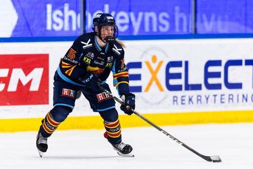 Forwarden Lova Blom, till vardags i Djurgården, kommer att göra sin VM-debut i Brampton.