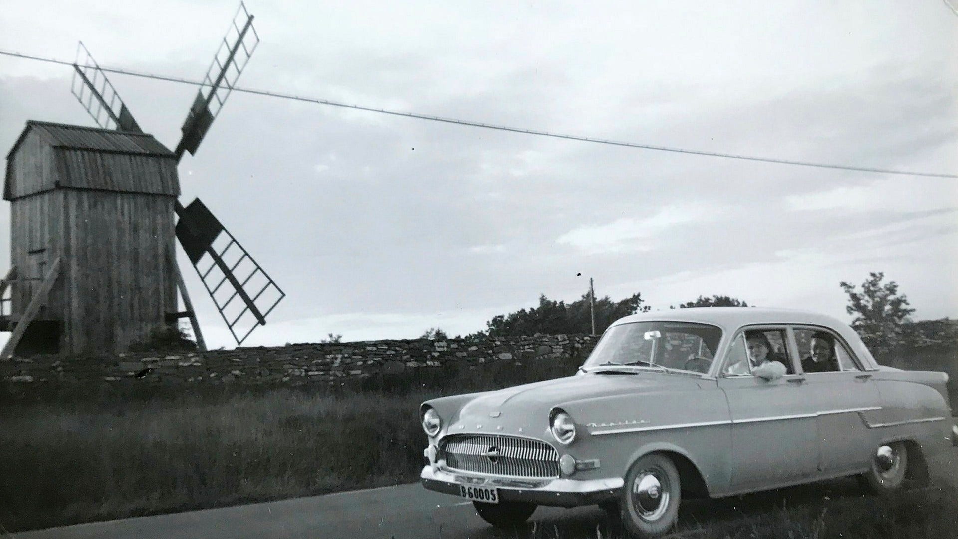 Monica Forsberg och hennes familj på bilsemester på Öland, i mitten på 1960-talet.