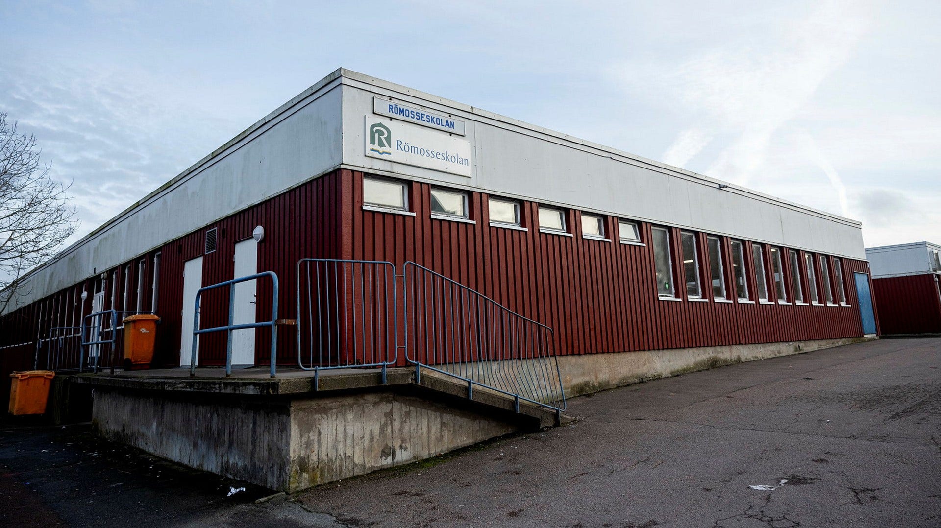 Römosseskolan i Göteborg är just nu föremål för rättslig prövning om den ska få fortsätta hållas öppen eller inte.