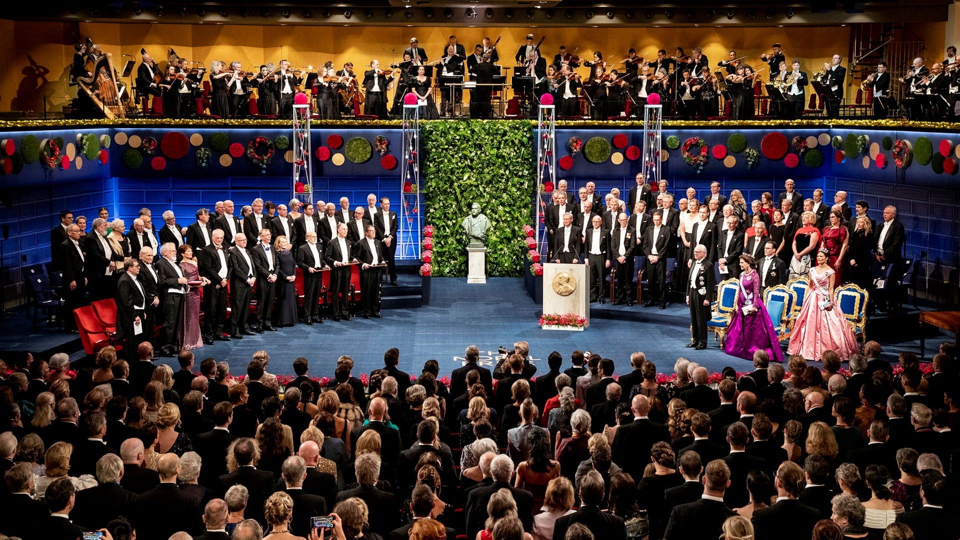 Nobelprisutdelningen 2022. I år är bland annat Rysslands ambassadör inbjuden till ceremonin – något som upprör både svenska partiledare och Ukraina.
