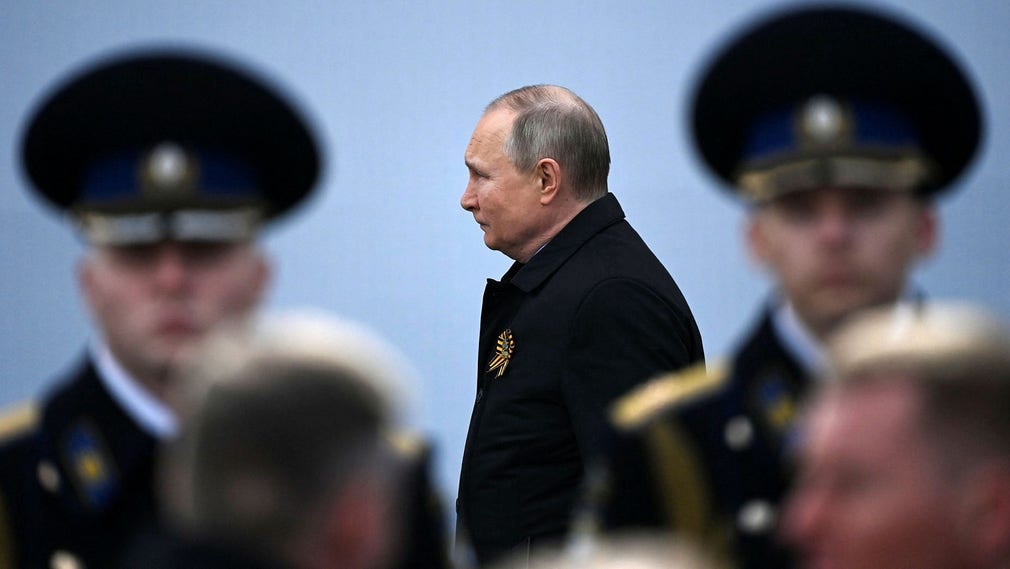 Rysslands president Vladimir Putin under firandet av segerdagen av andra världskriget i måndags. Hans varningar borde svenska och finländska politiker lyssna på, anser insändarskribenten.