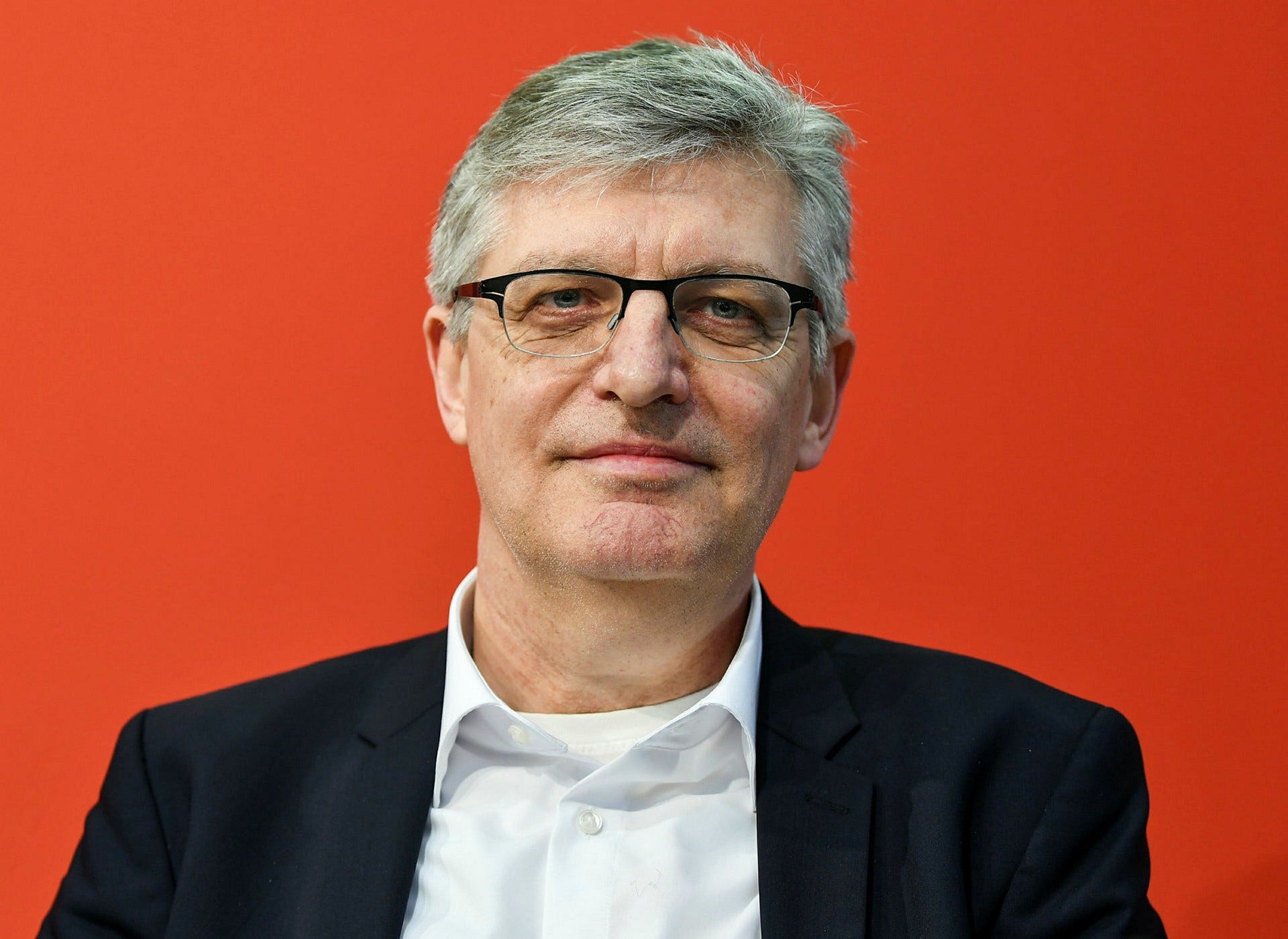 Lothar Müller est l'auteur du livre « Magie blanche : l'ère du papier », traduit en suédois par Tommy Andersson.