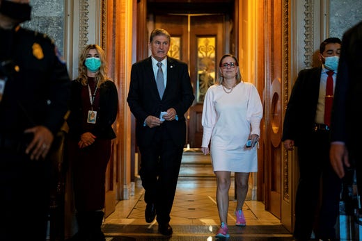 Stödet från senatorerna Joe Manchin och Kyrsten Sinema var nyckeln till att klimatpaketet kunde röstas igenom.