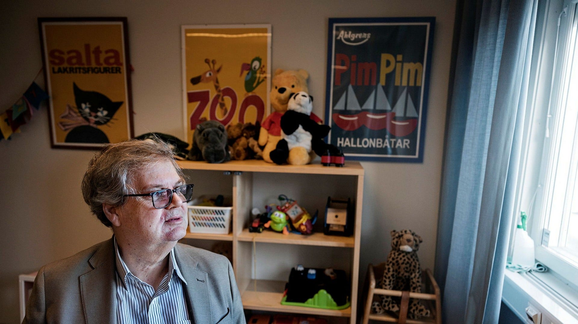 Moderaten Johan Fält är ordförande i socialnämnden och anser att fall där små barn hunnit knyta an till sina familjehem är särskilt svåra. Han tycker att barnen borde få ett juridiskt ombud som kan företräda barnets intressen i processen.
