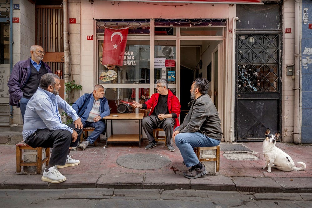Hoppet lever i Erdogans hemkvarter: ”Om Gud vill fortsätter allt som vanligt”