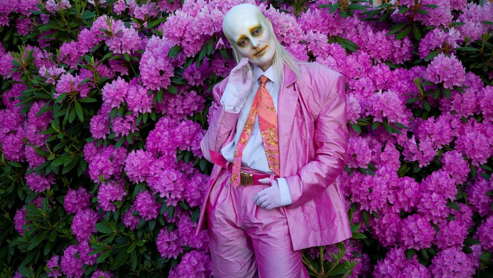 På Fever Rays nya album ramar organiska rytmer och synthslingor in tankar om trygghet och tillit.