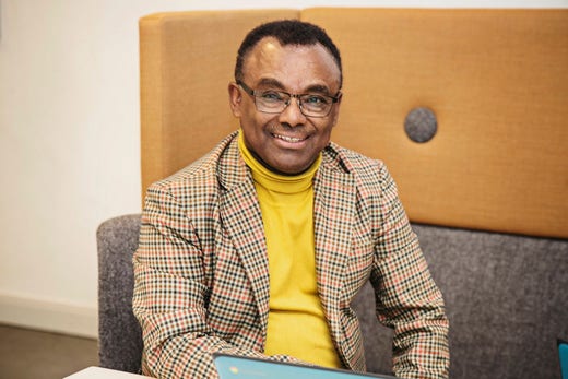 Girma Berhanu kämpade själv i skolan. Idag är han professor i specialpedagogik – och initiativtagare till läxhjälpen vid Göteborgs Universitet.