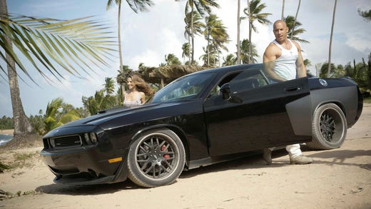 En Dodge Charger och ett skurkpar i ”Fast and Furious”.