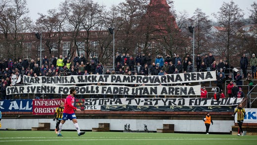 Örgrytes supportrar vädrade missnöje över att ha blivit av med Gamla Ullevi, i samband med Svenska cupen-mötet 2014.