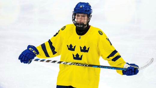 On the night of Monday, Swedish time, the Women's Crowns, including Hilda Svensson in the Switzerland team, meet in a practice match before the World Cup.