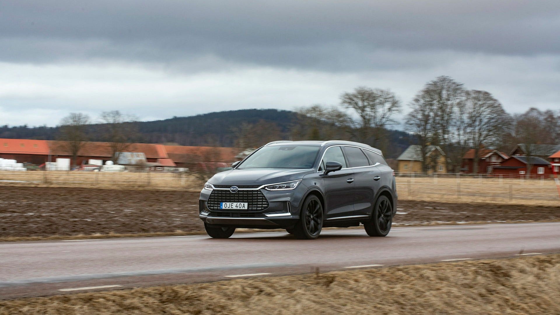 Tredje elbilen från kinesiska Byd – bekväm men törstig på ström och slö laddning