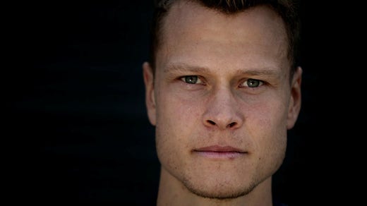 ”Jag kan det här här svenska i sömnen också, men jag förespråkar väl egentligen en mer offensiv fotboll, som jag har spelat i alla mina klubbar”, säger Viktor Claesson.