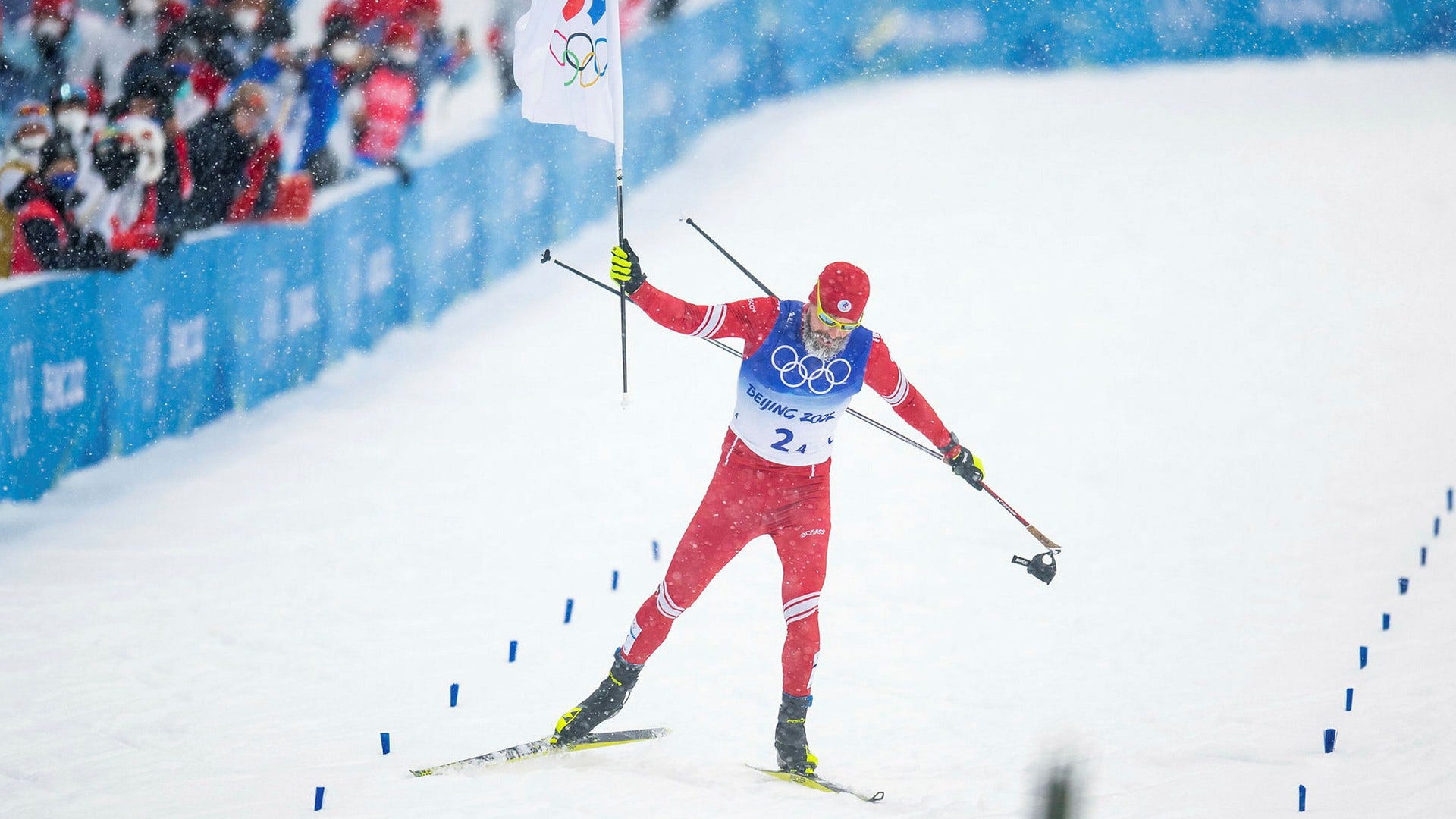 Sergej Ustiugov fick inte vara med i OS 2018 efter skandalen 2014. Nu säkrade han stafettguldet.