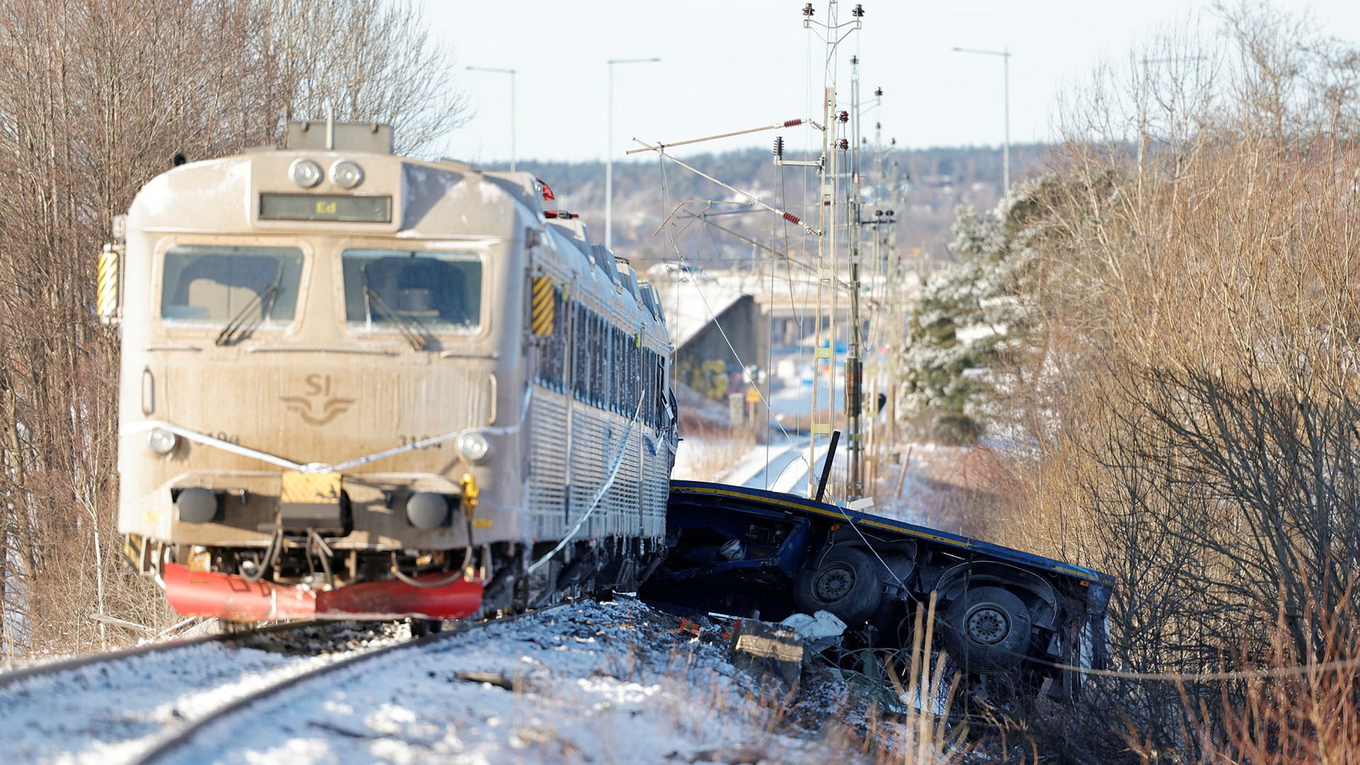 Lokförare Död Efter Krock Mellan Tåg Och Lastbil - DN.se