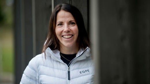 I veckan drar längdskidsäsongen i gång med Sverigepremiär i Gällivare. Det här blir andra säsongen sedan Charlotte Kalla avslutade sin elitkarriär, och 36-åringen trivs med sitt nya liv.