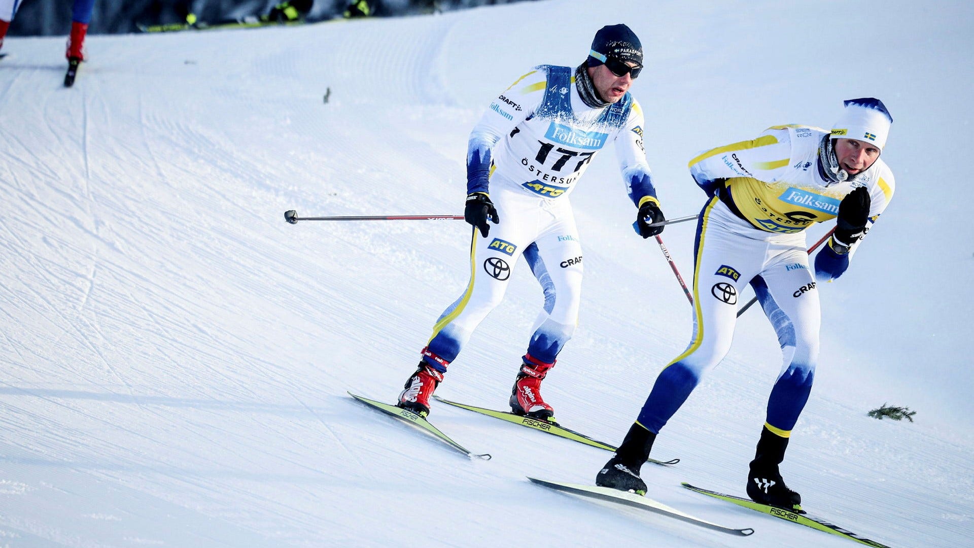 Zebastian Modin, till vänster, fortsätter att plocka medaljer i para-VM i skidor och skidskytte.