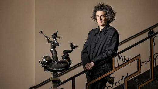 Olga Neuwirth berättar att hon gjort uppror mot omvärlden ända sedan hon var barn. ”Att vara rebellisk och ifrågasätta normer har alltid varit viktigt för mig.”