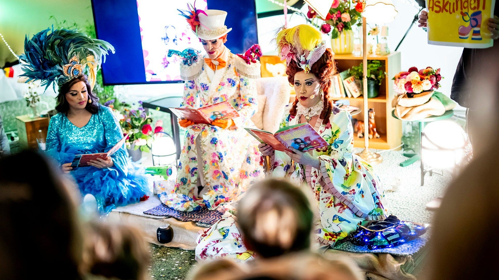 Dragshow-sällskapet ”Bland drakar och dragqueens”. Här under en föreställning på Bokmässan i Göteborg i höstas.