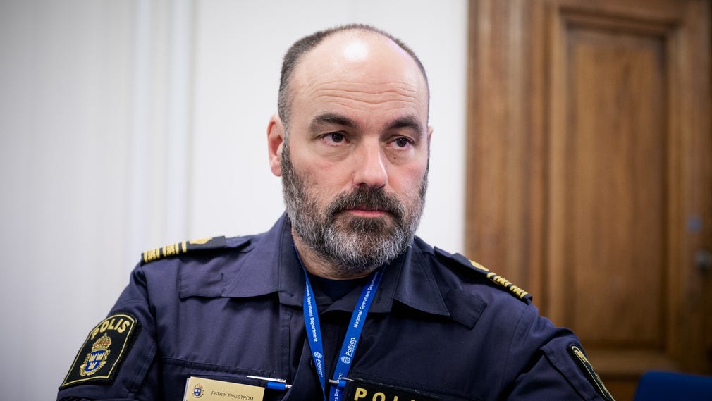 Gränspolischefen Patrik Engström oroar sig för att volontärer ska sprida felaktiga rykten i flyktingvänliga grupper på nätet: ”De flesta är människor som verkligen vill väl. Men det här är ett rättsligt och politiskt komplicerat område, och det är lätt att gå vilse.”
