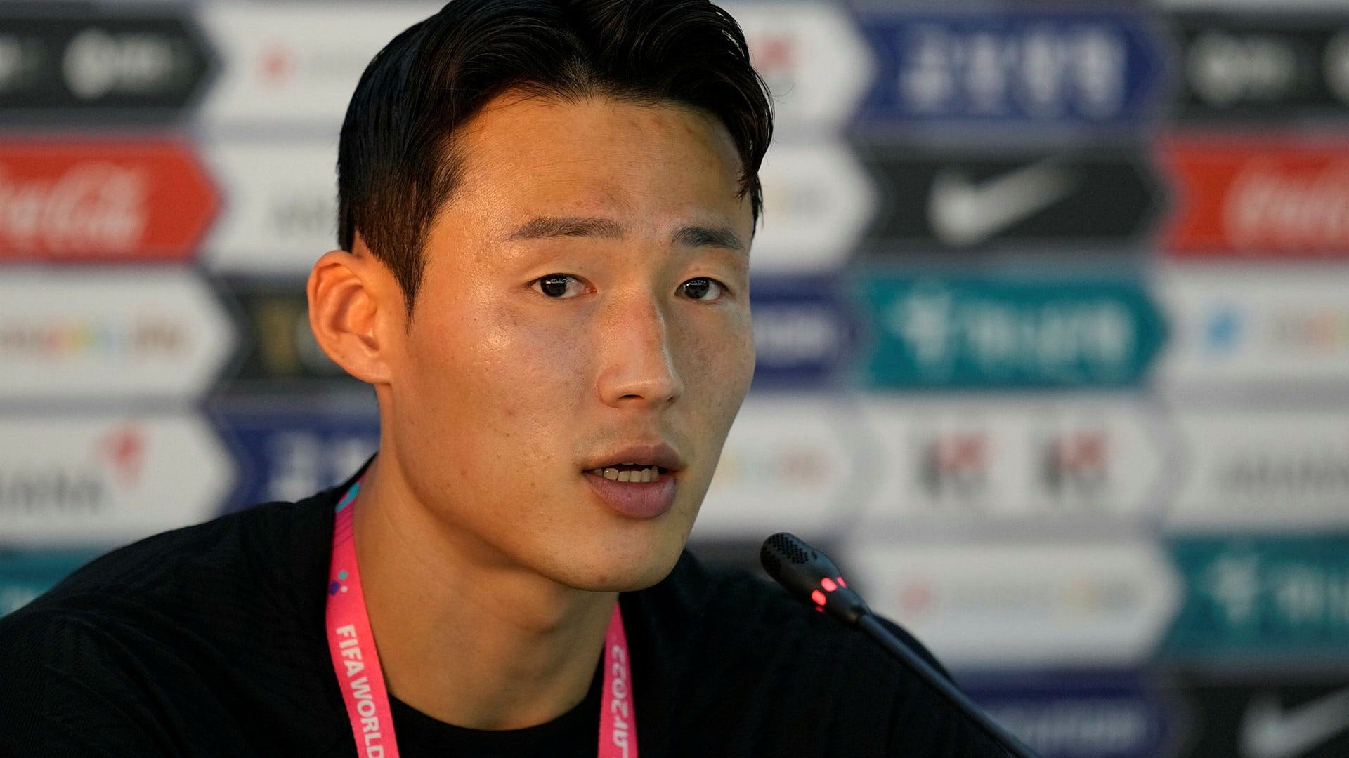 Sydkoreas Son Jun-Ho i samband med en presskonferens under fotbolls-VM i Qatar i november.