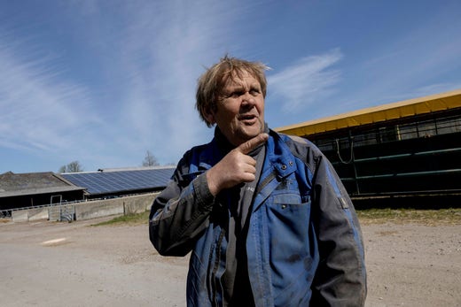 Solcellerna på Jørgen Tranbergs ladugårdstak producerar drygt 100.000 kilowatt per år som går ut i nätet.