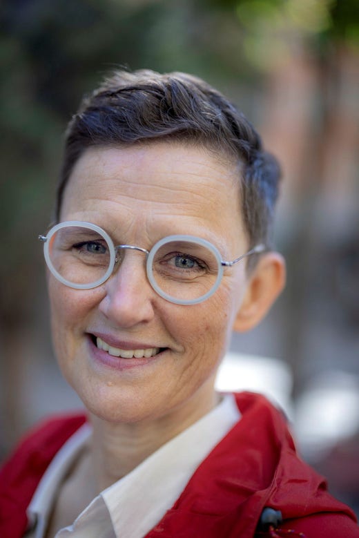 ”Om jag kan bidra till att minska stigmat kring att man kan må dåligt ibland, då är jag gärna öppen med det, för det är så himla vanligt med psykisk ohälsa.”