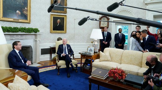 Israels president Isaac Herzog under ett möte med USA:s president Joe Biden i Ovala rummet, Vita huset, 2022.