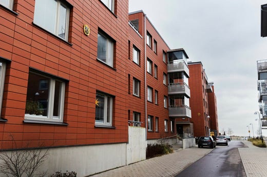Föreningens kvarter sträcker sig ned till Glasbrukskajen vid Öresunds vågor.