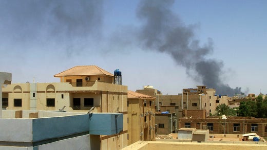 Minst 330 personer har dött i striderna i Sudan, uppger Världshälsoorganisationen, WHO.