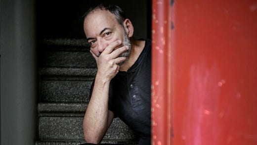 ”Jag lägger mig och fruktar att bli väckt. Jag drömmer om jobbet, när jag är vaken tänker jag på jobbet. Det här är något som har pågått i flera år. Jag kan inte se ljuset i tunneln”, säger röntgensjuksköterskan Thomas Niklasson.