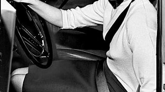 Volvo lanserade sitt trepunktsbälte 1959, då det också blev standard i modellerna Amazon och PV 544.