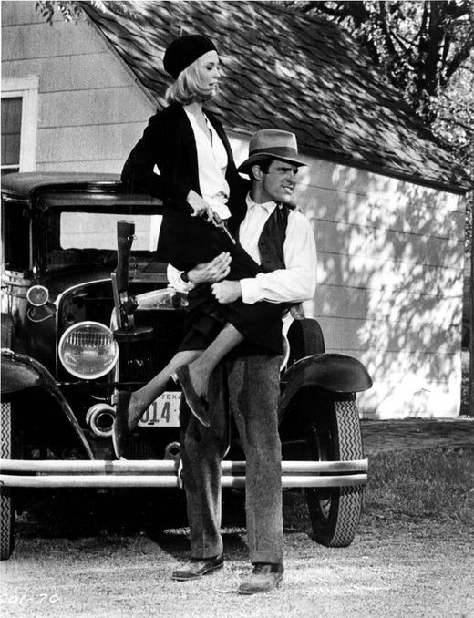 Brottsduon Bonnie Parker och Clyde Barrow spelas av Faye Dunaway och Warren Beatty i 60-talsfilmen.