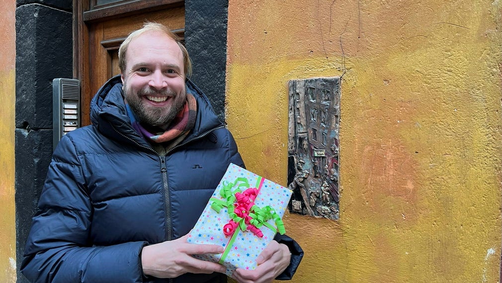 Linus Wellander med segerpaketet.