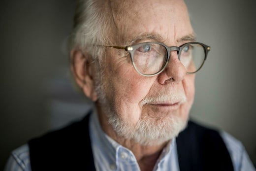 Lars Liedegren kämpar för att hantera fantomsmärtorna och mot försäkringsbolaget som vill skriva ned ersättningen på grund av hans ålder, säger han.
