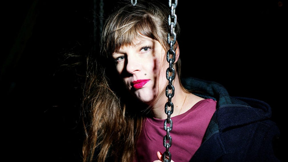 Lisa Zetterdahl debuterade 2021 med diktsamlingen ”Hästar”.