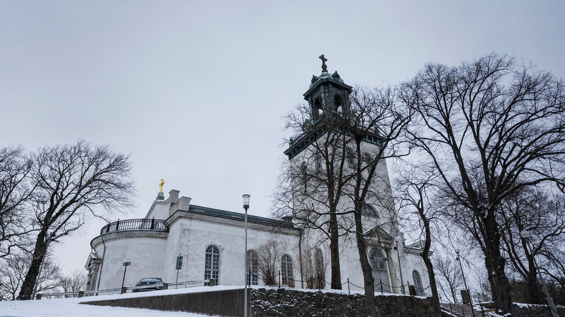 Svenska kyrkan har blivit alltför politiskt styrd, anser insändarskribenten.