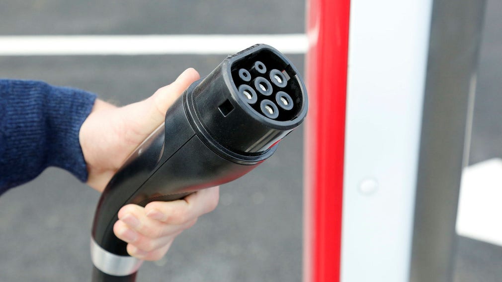 När klimatbonusen infördes 2018 rullade omkring 20 000 elbilar i Sverige.