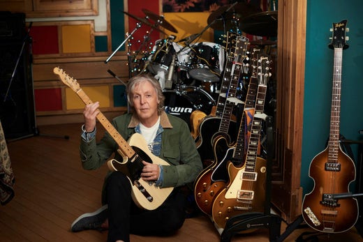 Under pandemin har Paul McCartney inte bara slutfört sin självbiografi, tillsammans med den brittiske poeten Paul Muldoon. Han har också spelat in soloalbumet ”McCartney III”, på vilket han trakterar alla instrument själv.