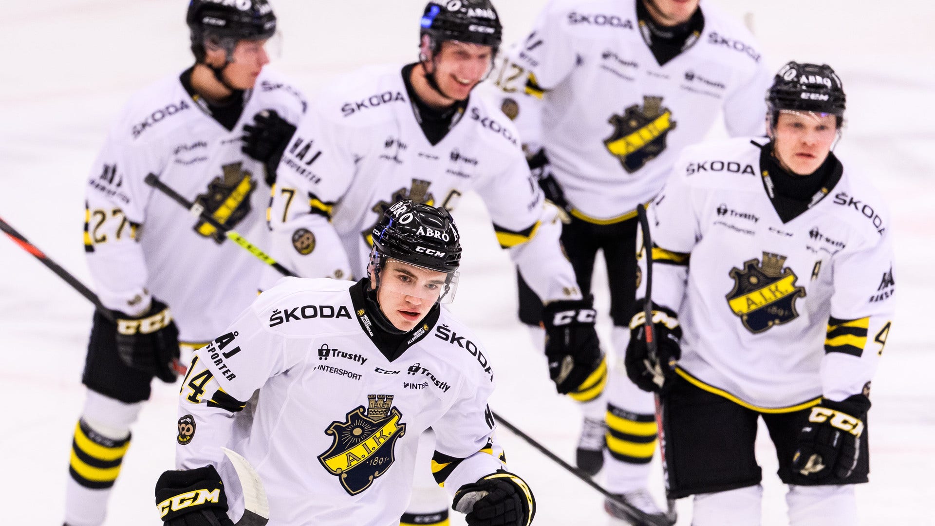 AIK har fått in coronasmitta i det hockeyallsvenska laget. Även Vita Hästen pausar verksamheten. Arkivbild.