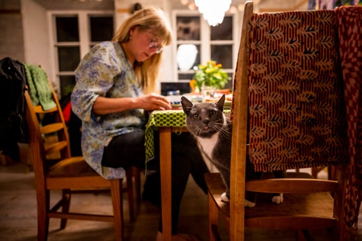 Flyktingaktivisten Eva Hållsten, som DN berättar om i ett reportage.