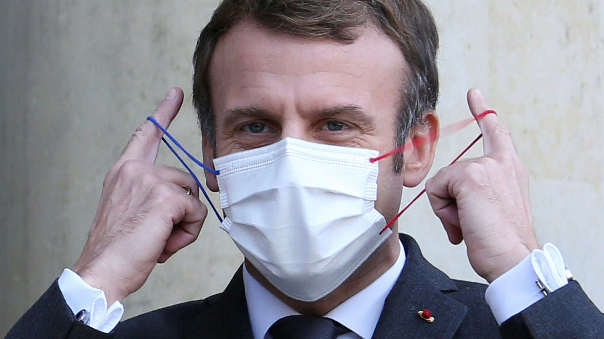 Tre månader före presidentvalet går Frankrikes Emmanuel Macron till verbal attack mot ovaccinerade fransmän.