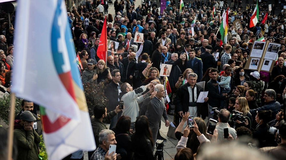 Tusentals demonstrerade i Stockholm: ”Unik revolution som utgår från kvinnorna”