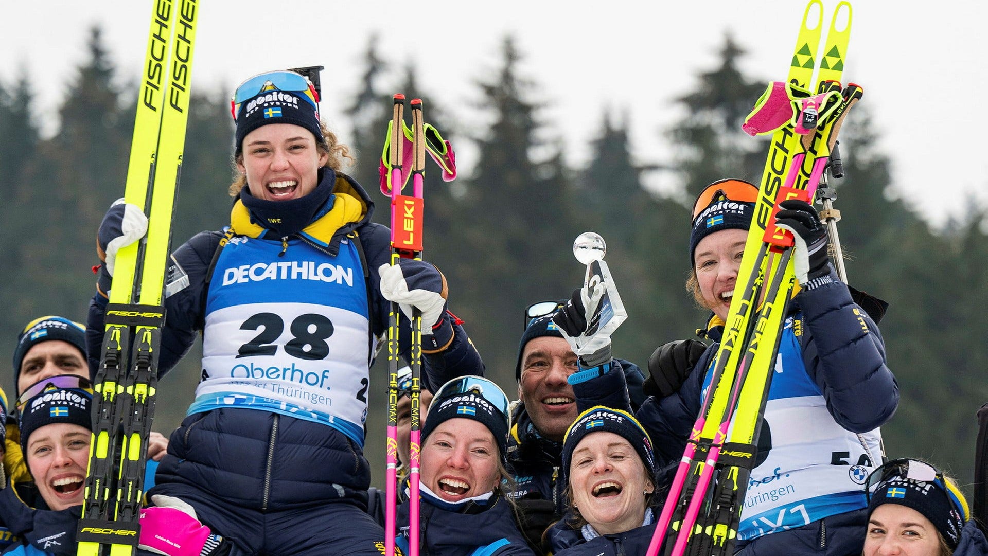 Hanna Öberg tog silver och Linn Persson brons i VM-sprinten i skidskytte.
